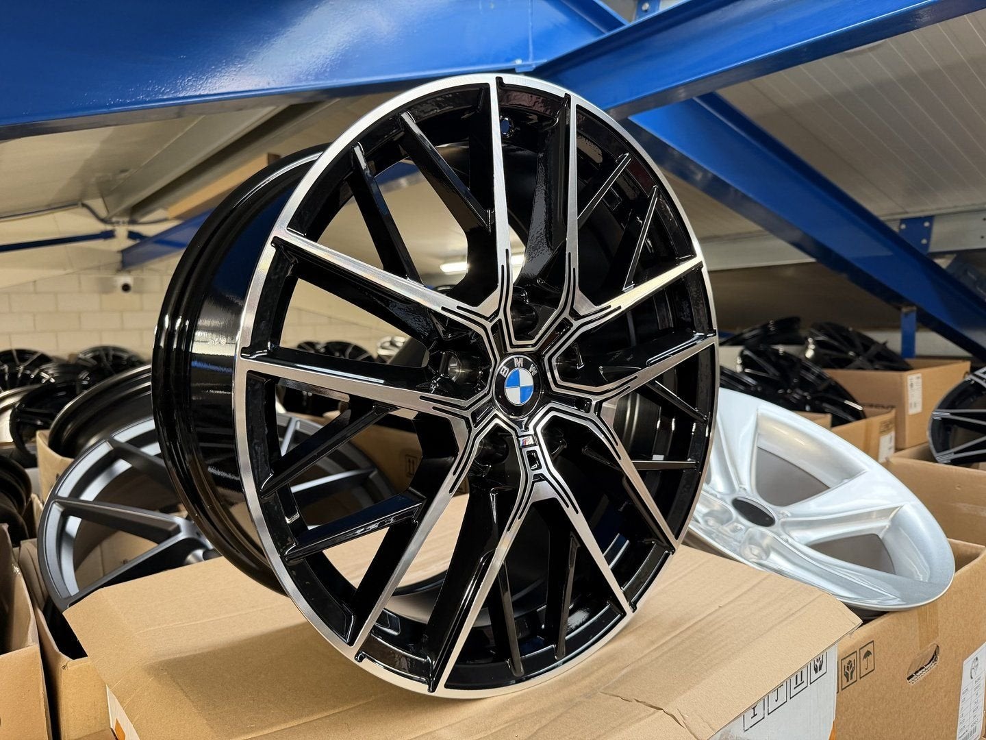 NIEUW 18inch BMW M555 Style Velgen E46 E90 E87 F30 F10 Z4 X1, 18 inch, -, -, Banden en Velgen