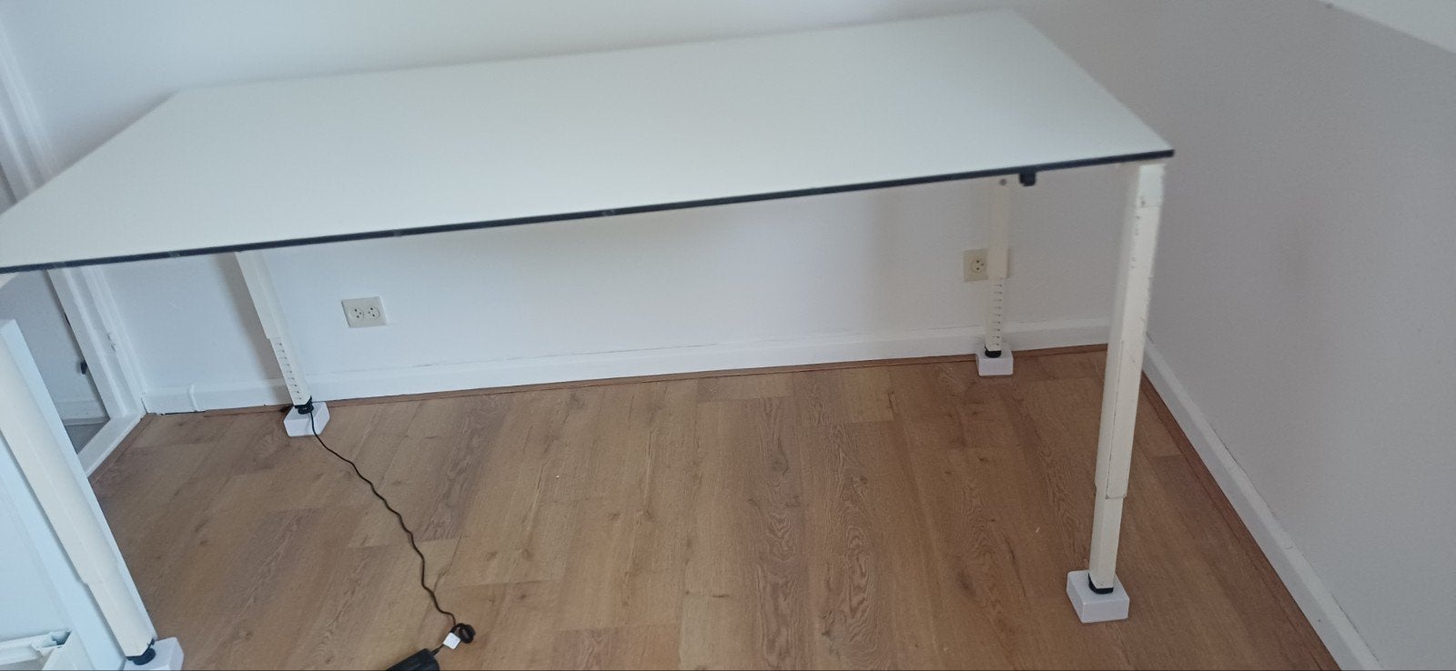 Bureau in hoogte verstelbaar gratis af te halen, Huis en Inrichting, Bureaus, Ophalen of Verzenden, Gebruikt