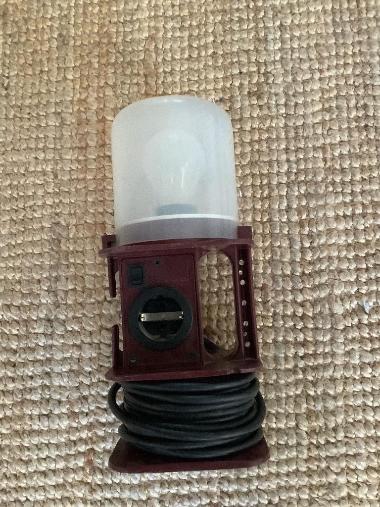 Garagelamp met 10 m. verlengsnoer en extra stopcontact, Ophalen, Gebruikt