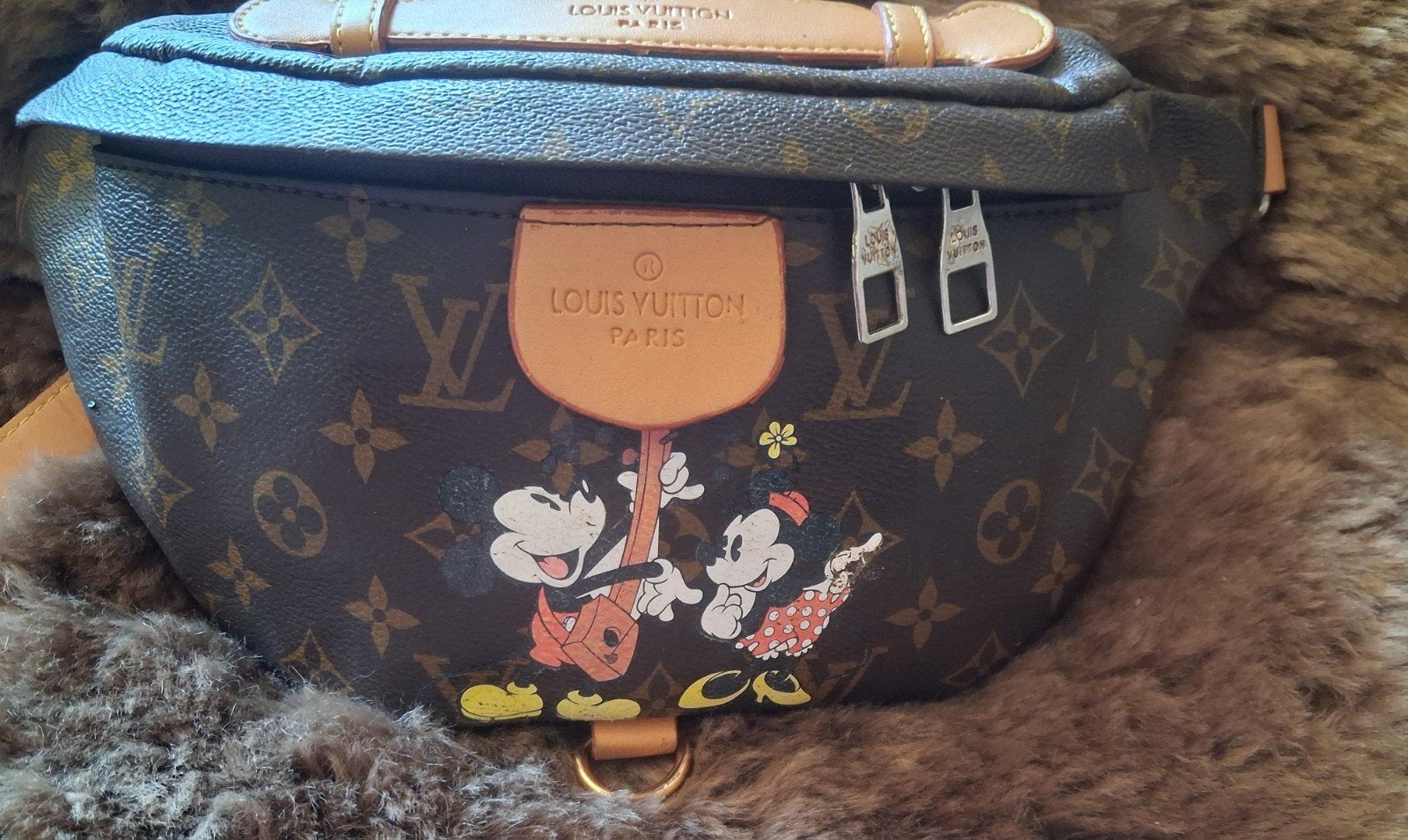 Louis vuitton bumbag, Sieraden, Tassen en Uiterlijk, Tassen | Damestassen, Ophalen of Verzenden, Zo goed als nieuw, Bruin, Schoudertasje