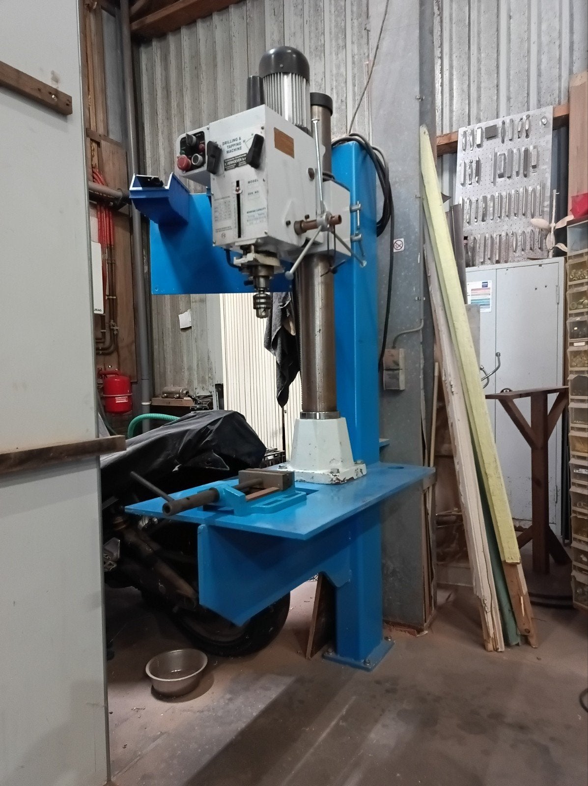 HBM 40 Kolomboor Tandwielaangedreven boor tap machine, Ophalen, Variabele snelheid, Kolomboormachine, Gebruikt