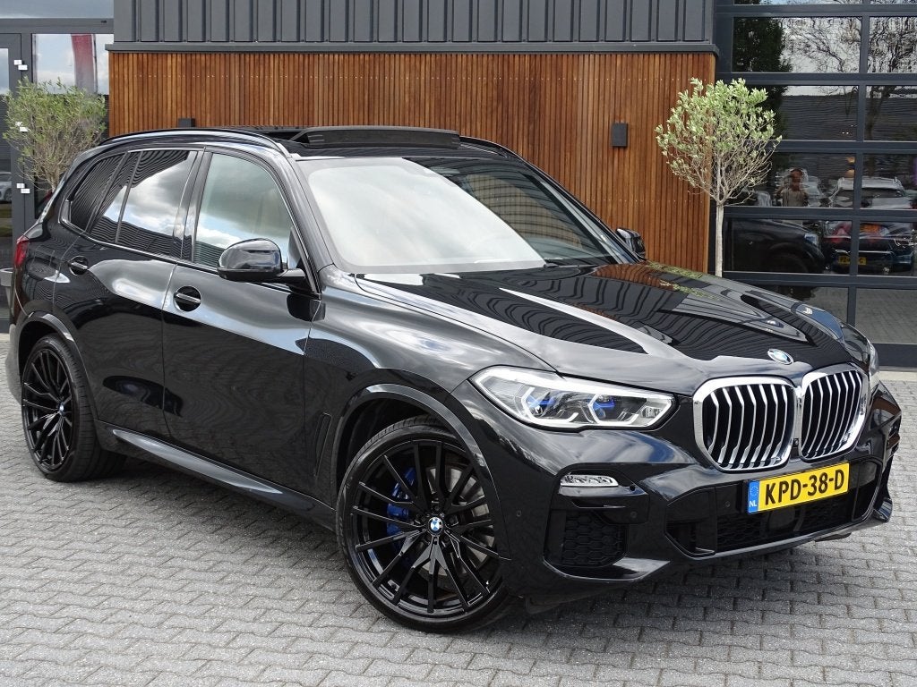 BMW X5 45e 394PK M-Sport Individual / Skylounge / Alcanatara, Auto's, Automaat, Gebruikt, Zwart, Leder
