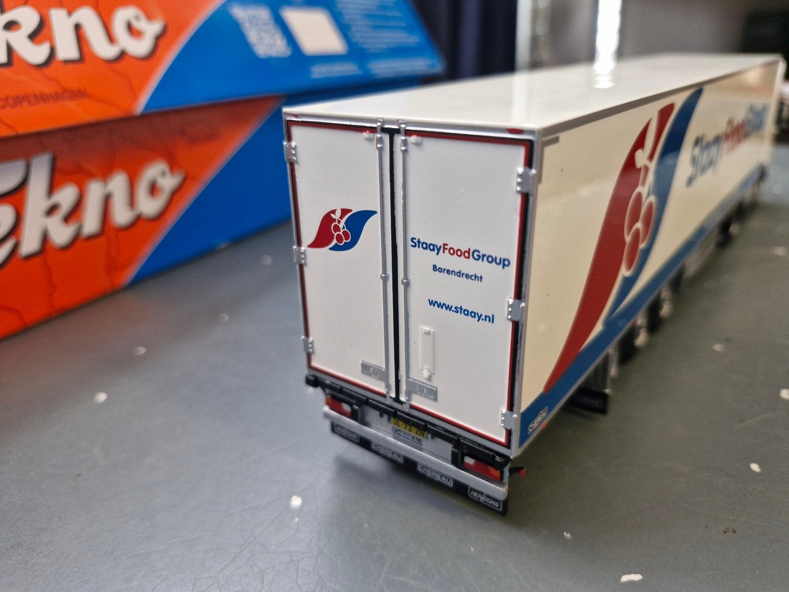 daf XF met koeltrailer tekno STAAY FOOD GROUP, Hobby en Vrije tijd, Modelauto's | 1:50, Ophalen of Verzenden, Zo goed als nieuw