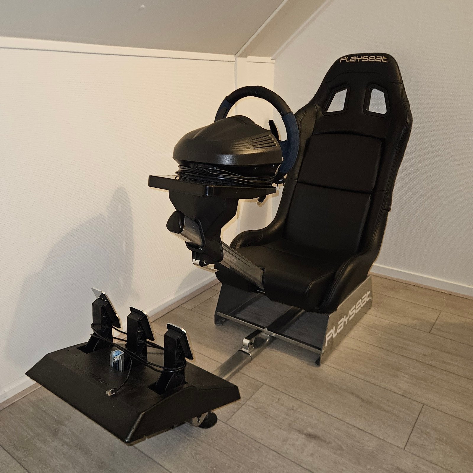 Playseat Revolution + Thrustmaster T150 stuur + T3PM pedalen, Ophalen, Zo goed als nieuw