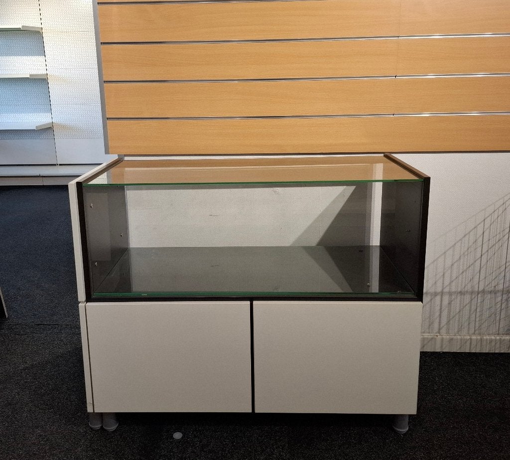 Balie vitrine, Ophalen
