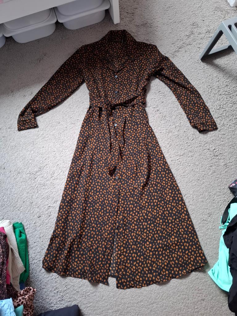 Pantervlekjes jurk s/m musthaves by elja, Bruin, Ophalen of Verzenden, Zo goed als nieuw, Onder de knie
