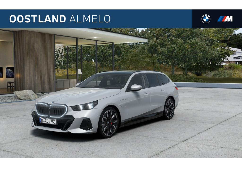 BMW 5 Serie Touring 530e M Sport Automaat / Panoramadak / Tr, Auto's, Automaat, 1998 cc, Achterwielaandrijving, Zwart