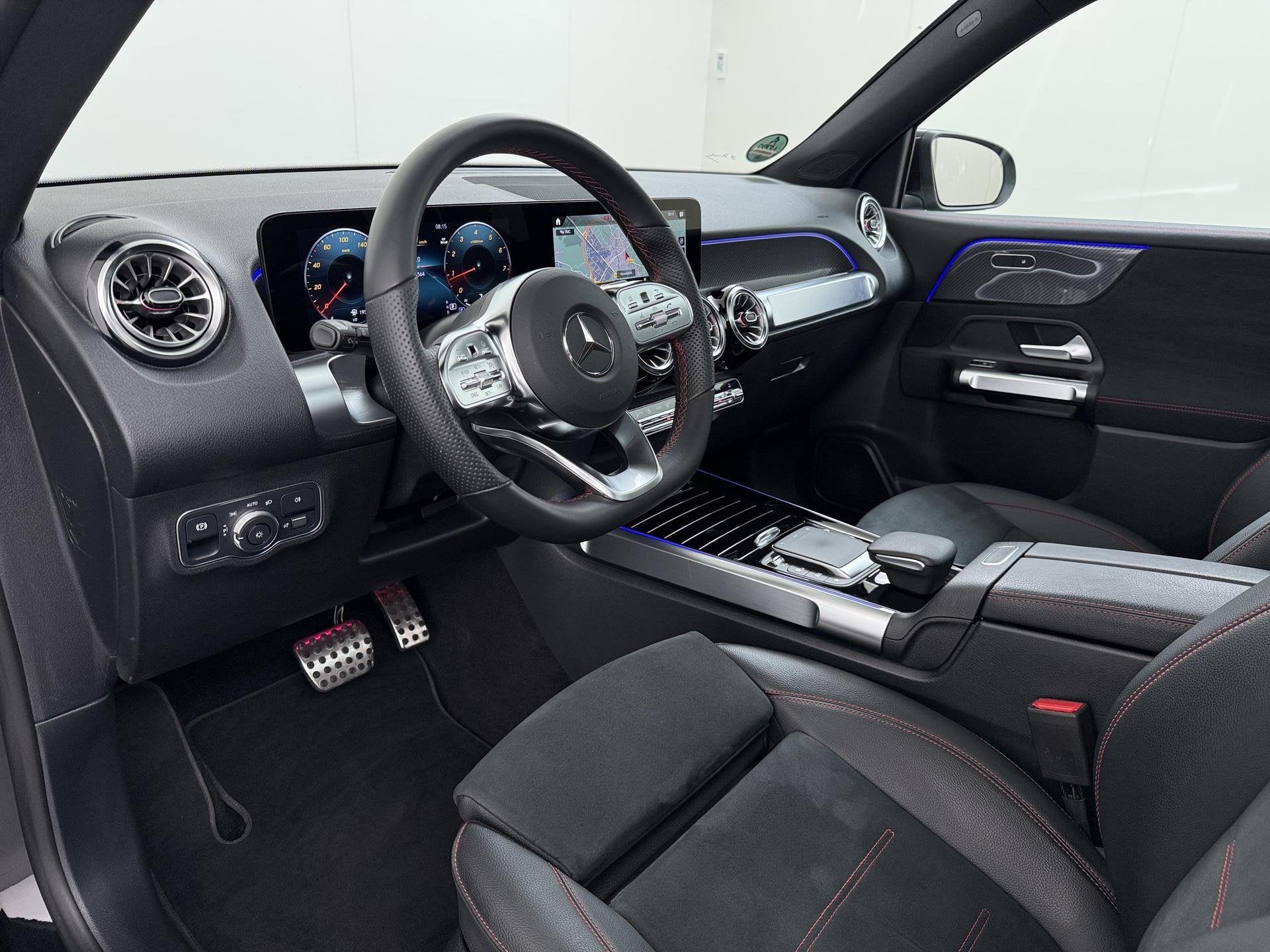 Mercedes-Benz GLB 200 AMG Line Premium 7-persoons | Trekhaak, Auto's, Mercedes-Benz, 4 cilinders, Bedrijf, SUV of Terreinwagen