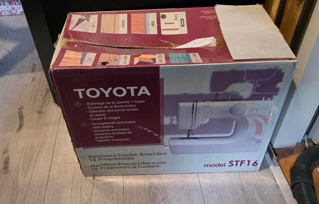 Toyota STF16 Naaimachine - Nieuw in doos, Hobby en Vrije tijd, Naaimachines en Toebehoren, Ophalen, Nieuw, Naaimachine, Overige merken