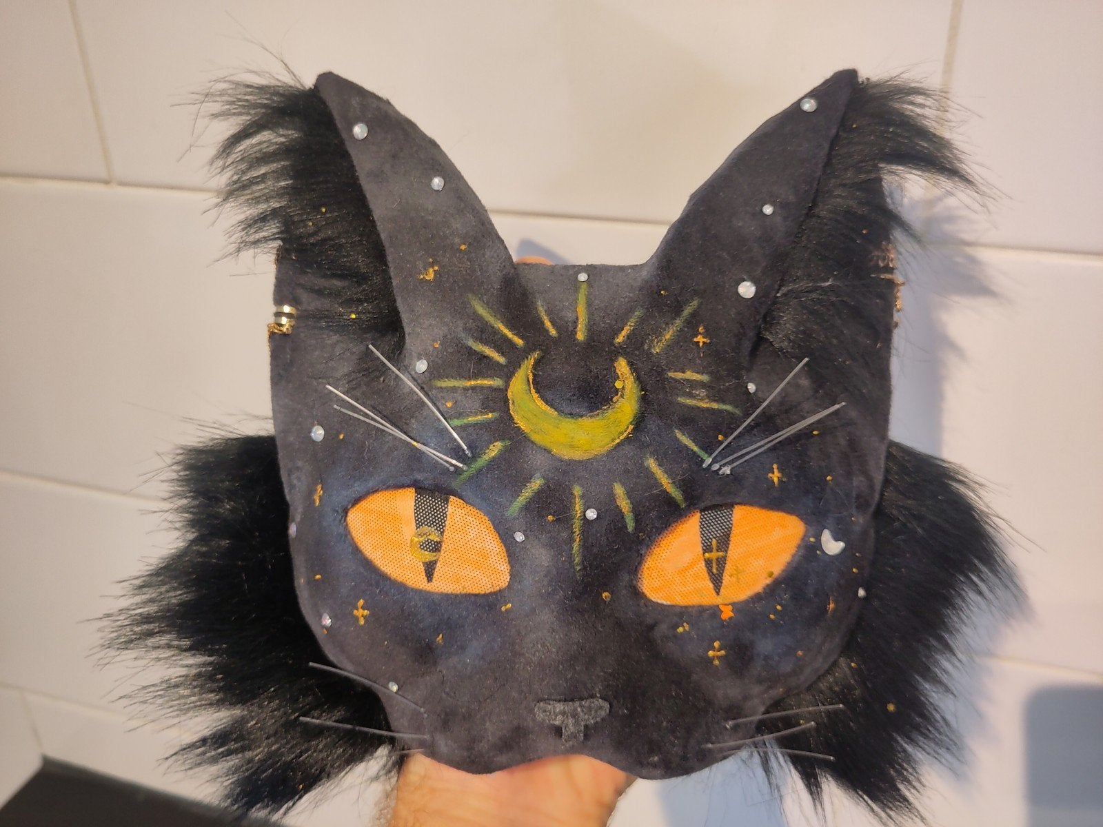 Handgemaakt therian masker, Hobby en Vrije tijd, Knutselen, Zwart, Handgemaakt, Ophalen of Verzenden, Zo goed als nieuw
