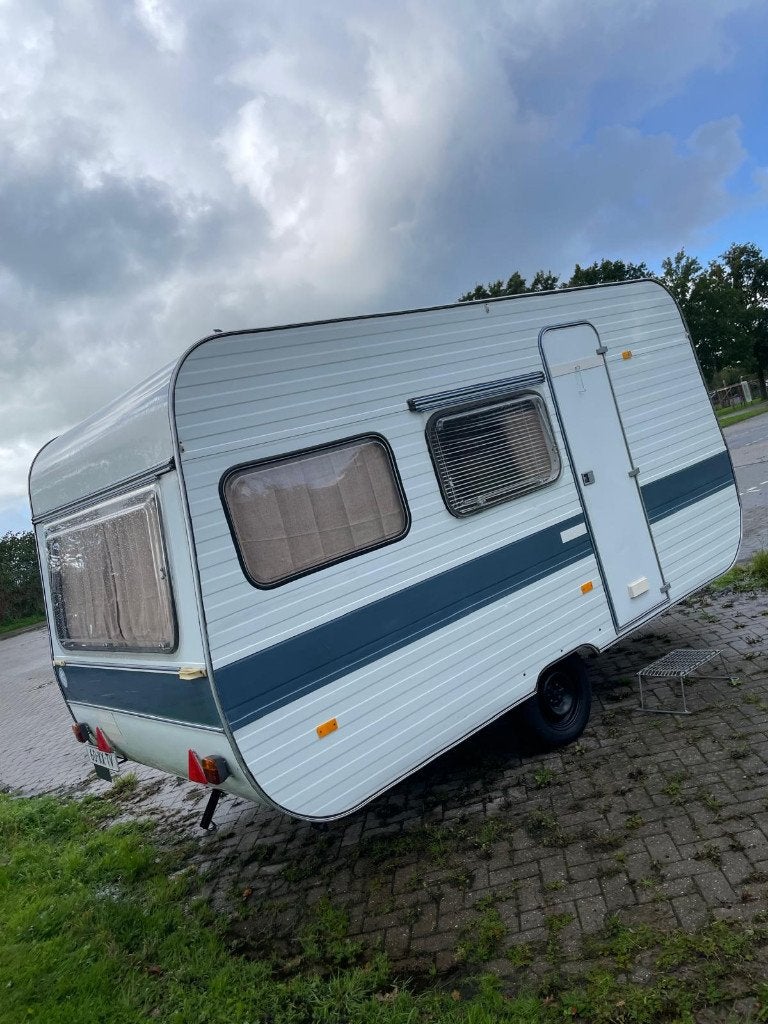 Gerenoveerde Caravan Adria 40 OLDTIMER voortent+luifel !, Vast bed, Koelkast, Treinzit, Particulier