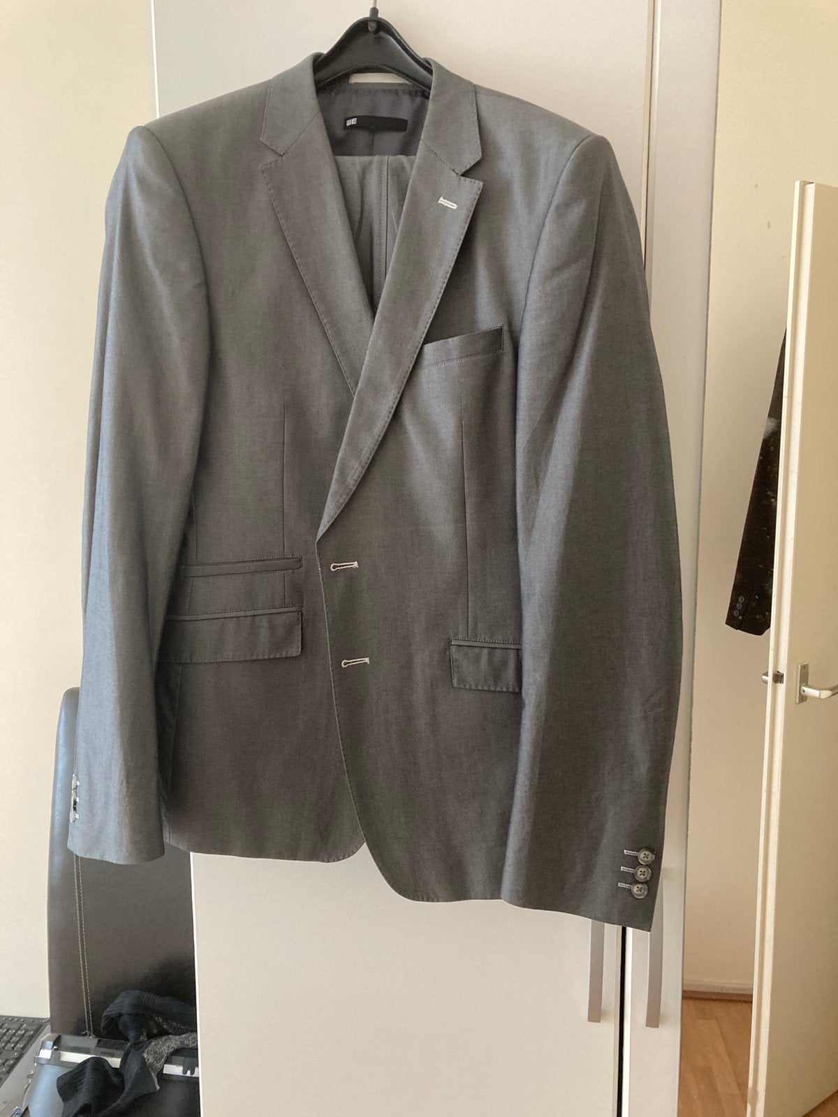 Grijs tweedelig kostuum maat 54 nieuw, Kleding | Heren, Ophalen of Verzenden, Nieuw, Maat 52/54 (L), Grijs