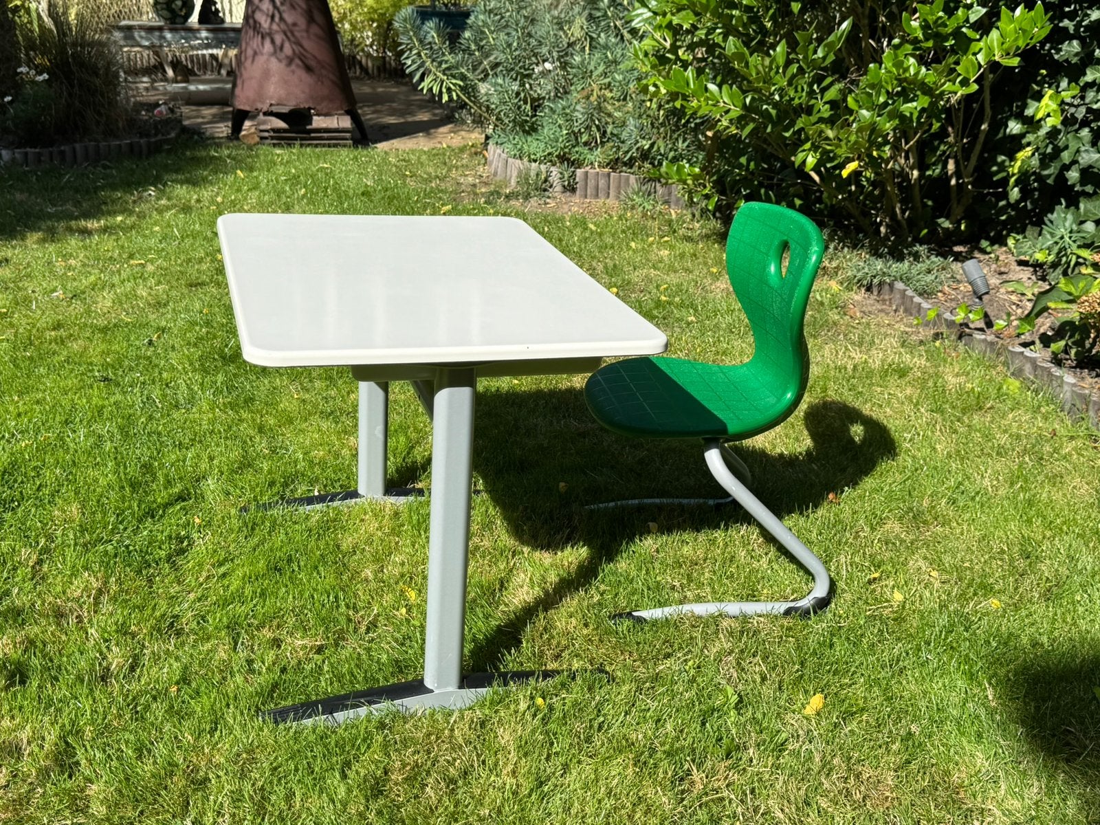 Kindertafel en kinderstoel, design set Verner Panton, Kinderen en Baby's, Ophalen, Zo goed als nieuw, Tafel(s) en Stoel(en)