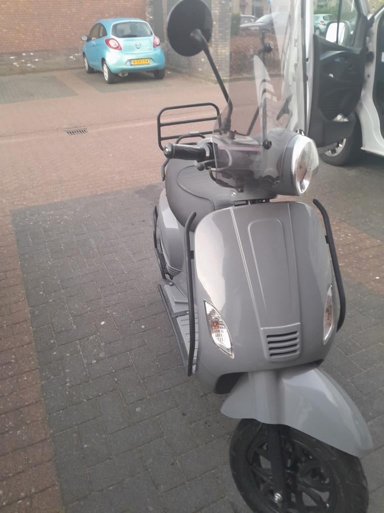 Riva Nardo grey scooter met windscherm en bagagerek, Ophalen, Gebruikt, Benzine, Overige merken