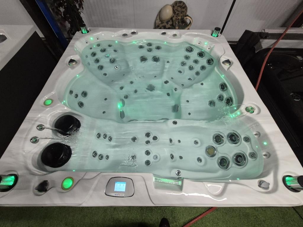 Prachtige balboa FOX spa ‼️enorm veel massage jets, Tuin en Terras, Bubbelbaden en Hottubs, Ophalen of Verzenden, Nieuw, Trap