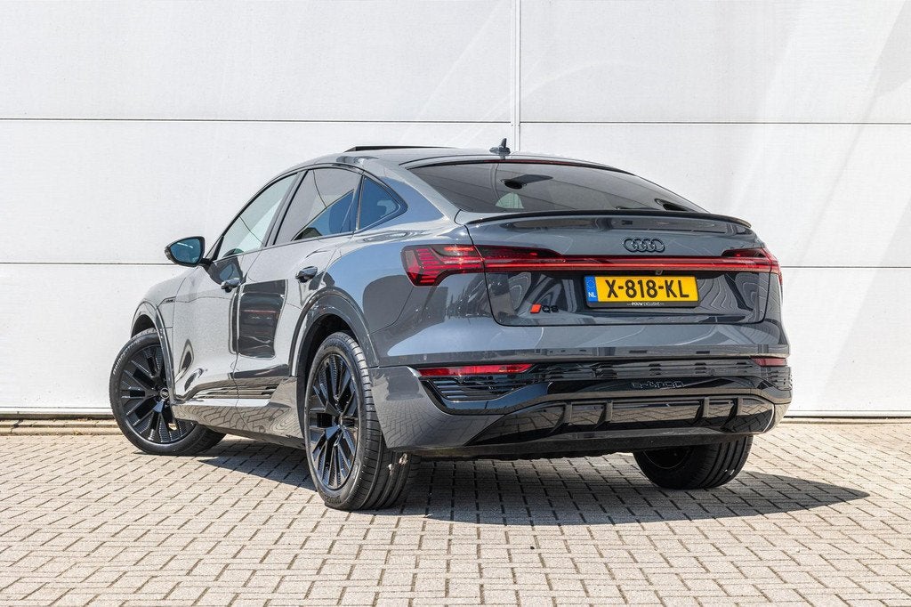 Audi Q8 Sportback e-tron 55 408pk quattro S edition Competit, Auto's, Audi, Automaat, 131 €/maand, Zwart, Q8 e-tron