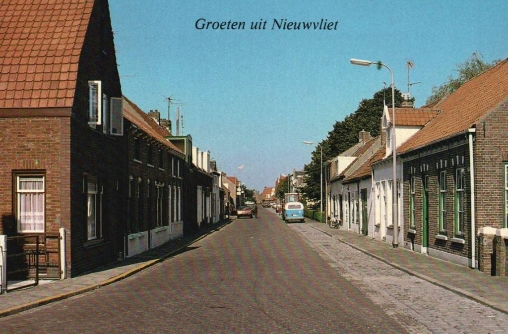 Nieuwvliet -(Zld) Dorpsstraat ca. 1980., Ophalen, 1960 tot 1980, Gelopen, Zeeland