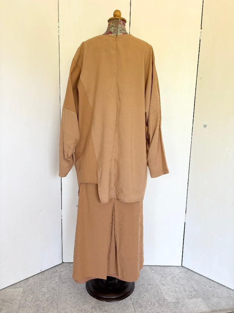 MAQ design asymmetrisch damespak., Kleding | Dames, Overige typen, Bruin, Verzenden, Nieuw
