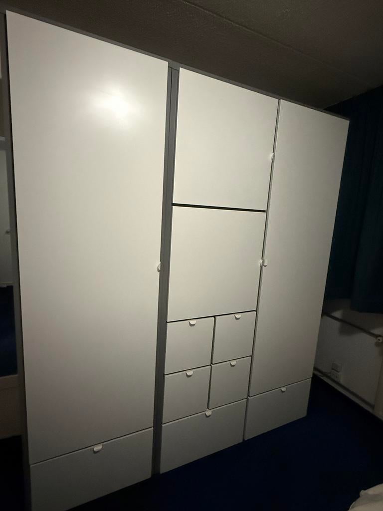 Witte kledingkast ikea Visthus met lades 2 hang 1 leg, Huis en Inrichting, Kasten | Kledingkasten, Ophalen, 200 cm of meer, 150 tot 200 cm