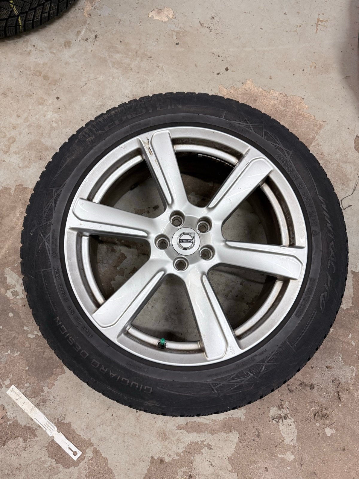4 Volvo XC90 19” originele velgen + Vredestein winterbanden, Auto-onderdelen, 19 inch, Gebruikt, Banden en Velgen, 235 mm