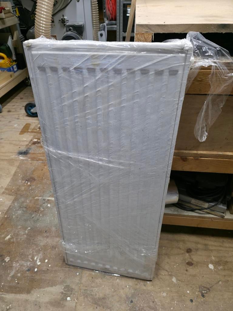 2 radiatoren nooit gebruikt zgan 1x plieger, 30 tot 80 cm, Radiator, Ophalen of Verzenden, Zo goed als nieuw