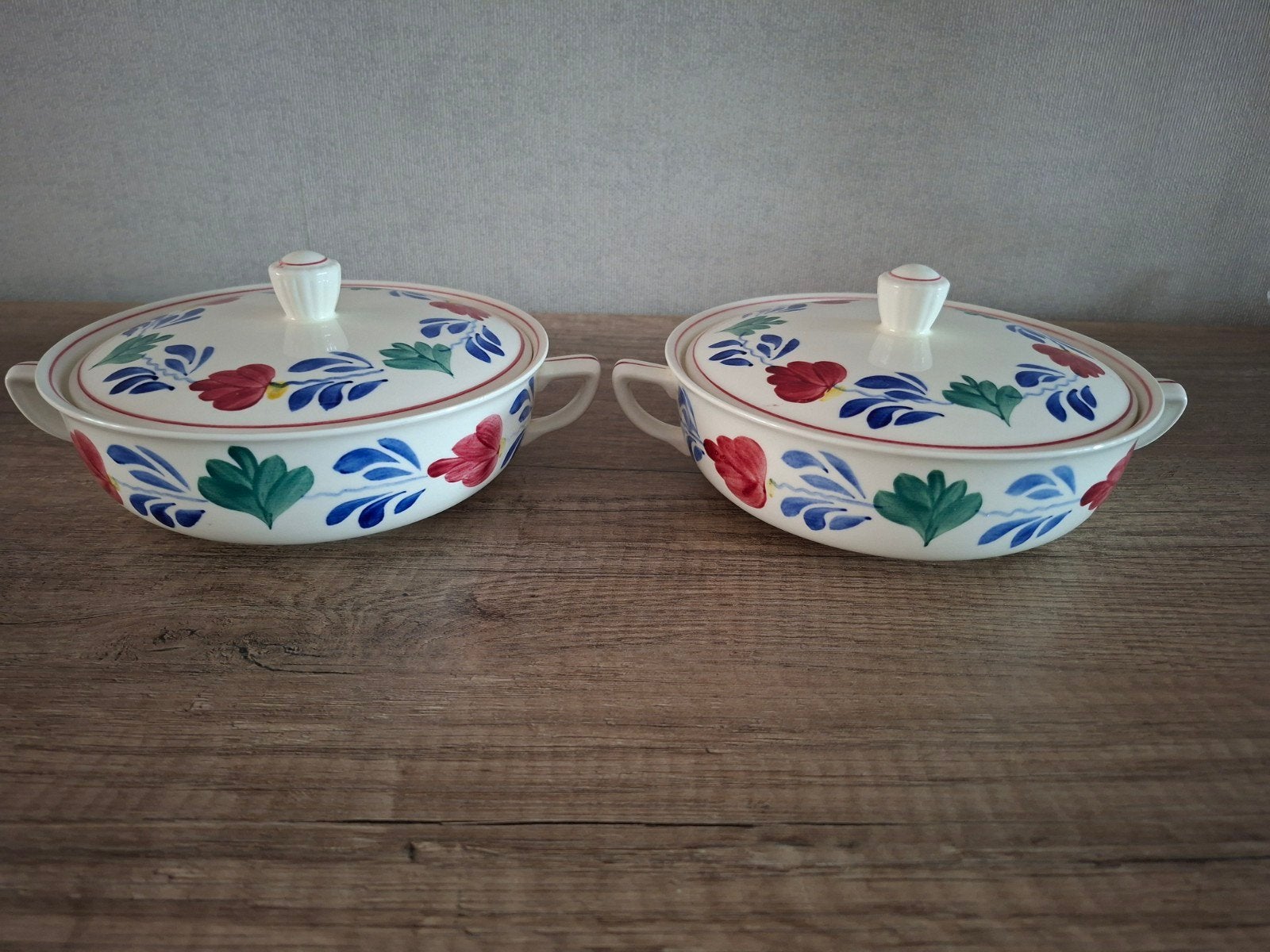 In uitstekende staat: 2 dekschalen van Boerenbont, 22 cm, Huis en Inrichting, Ophalen, Zo goed als nieuw, Aardewerk, Schaal of Schalen