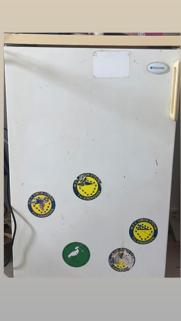 Mini Fridge with small freezer, Huis en Inrichting, Keuken | Keukenbenodigdheden, Ophalen, Wit, Overige materialen, Overige merken