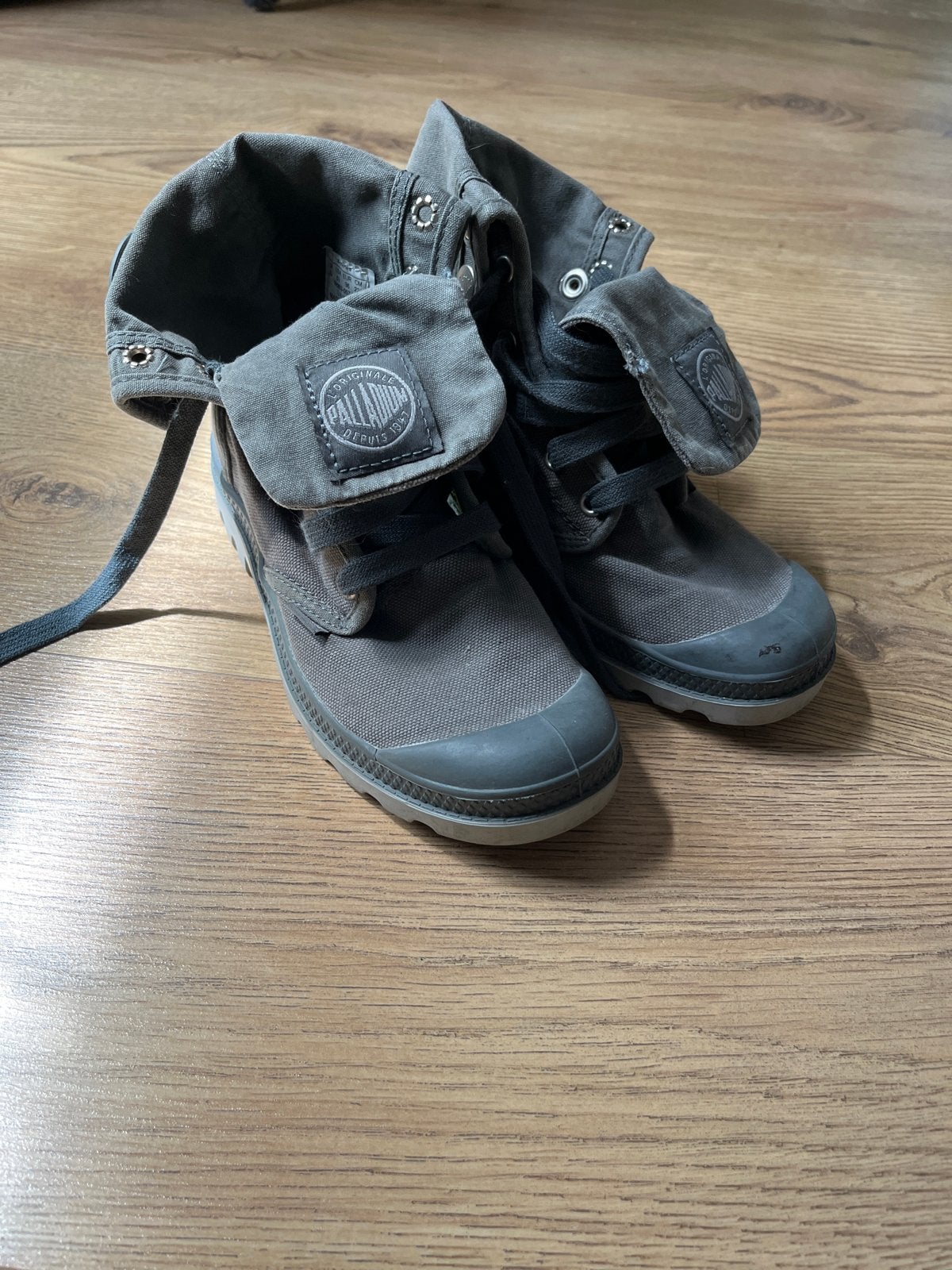 Palladium Pampa Hi Originale Boots - 36, Kleding | Dames, Ophalen of Verzenden, Gedragen, Grijs