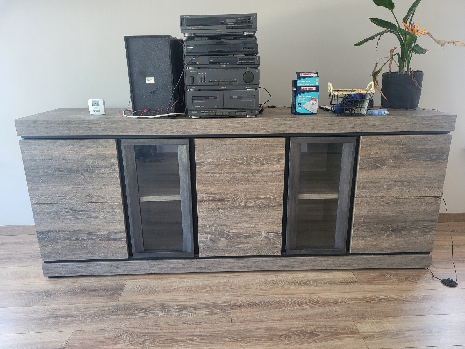 Modern dressoir met opbergruimte en glazen deuren, Ophalen, 200 cm of meer, Modern, 25 tot 50 cm
