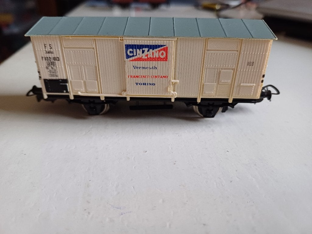 Piko wagon Cinzano vermeuth, Hobby en Vrije tijd, Modeltreinen | H0, Wisselstroom, Gebruikt, Wagon, Piko