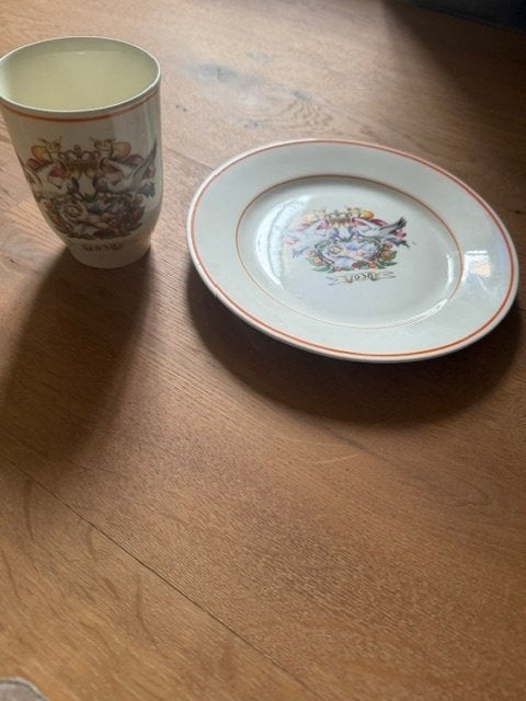 Set geboortebord en -beker prinses Beatrix 1938, Ophalen of Verzenden, Nieuw, Nederland, Servies