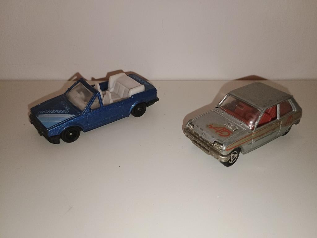 Ford Escort mk3 cabrio + Renault Oer 5 Majorette, Hobby en Vrije tijd, Modelauto's | Overige schalen, Zo goed als nieuw, Auto