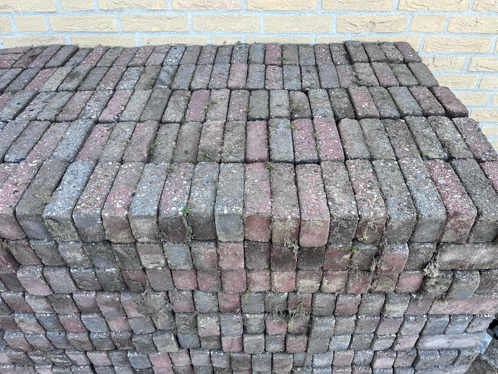 Gratis Tuin tegels/ Klinkers/waaltjes grote partij 40-50m², Ophalen, Gebruikt, Klinkers, 10 m² of meer