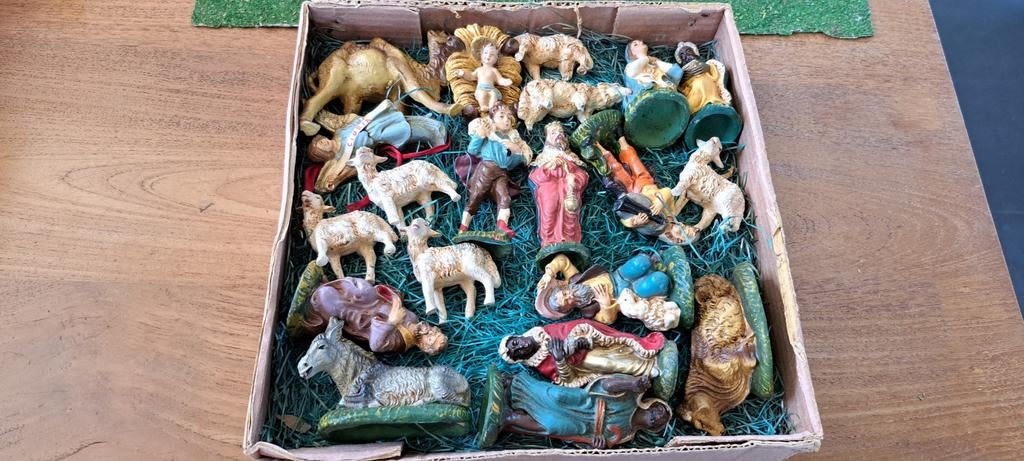 Kerststal uit 1964 met kerstgroep, Ophalen of Verzenden