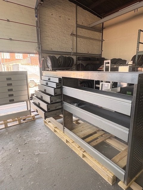 Aluca (2588) L250 B32 H135 €999, Ophalen, Zo goed als nieuw, Info@laaiin.nl, Laaiin