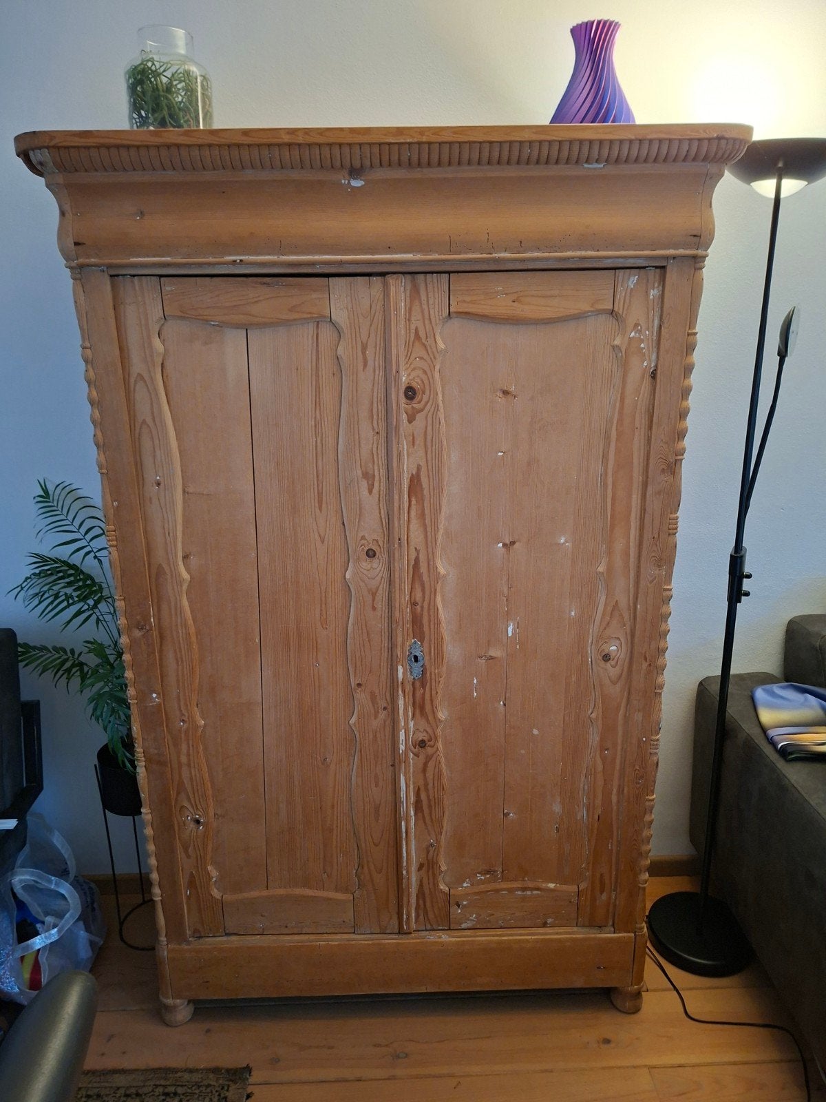 Antieke grenen kast met planken en lade, Ophalen