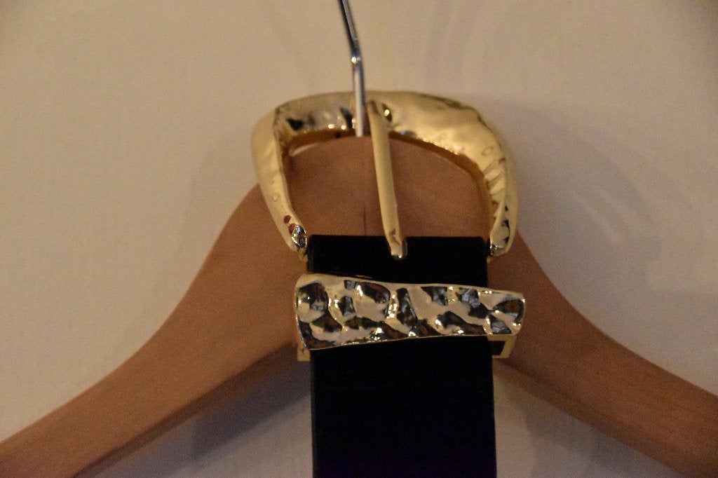 mooie zgan zwarte fluwelen/gouden gesp riem maat 90 Zara, Kleding | Dames, 80 tot 90 cm, 3 tot 5 cm, Tailleriem, Ophalen of Verzenden