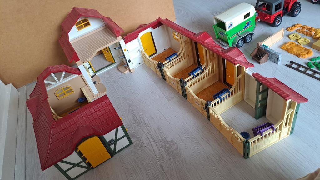 Playmobil manege met veel extra's en paarden, Ophalen of Verzenden, Gebruikt