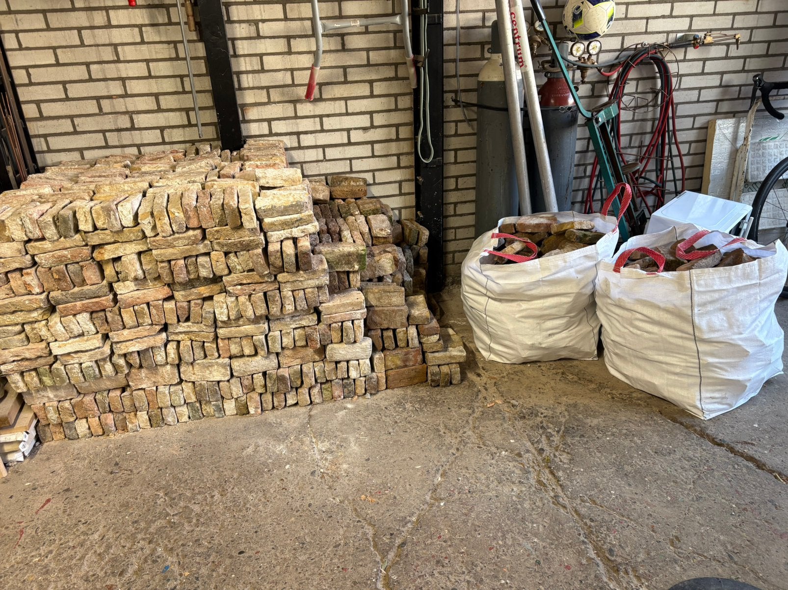 Oude ijsselsteentjes ong. 1200 gebikt afm. 16x7x4, Tuin en Terras, Ophalen, Gebruikt, Overige materialen, Klinkers