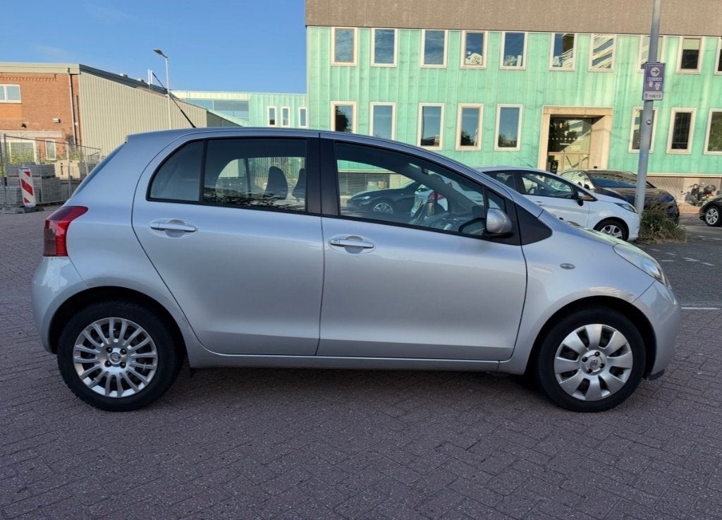 Toyota Yaris 1.3 16V (2006), Auto's, Voorwielaandrijving, 40 €/maand, 4 cilinders, 995 kg