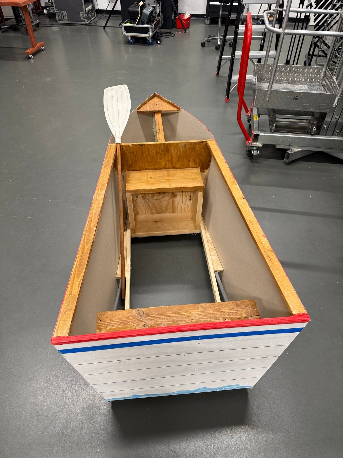 Decoratieve Roeiboot voor Theater of Evenementen, Hobby en Vrije tijd, Kostuums, Theaterbenodigdheden en LARP, Ophalen, Gebruikt