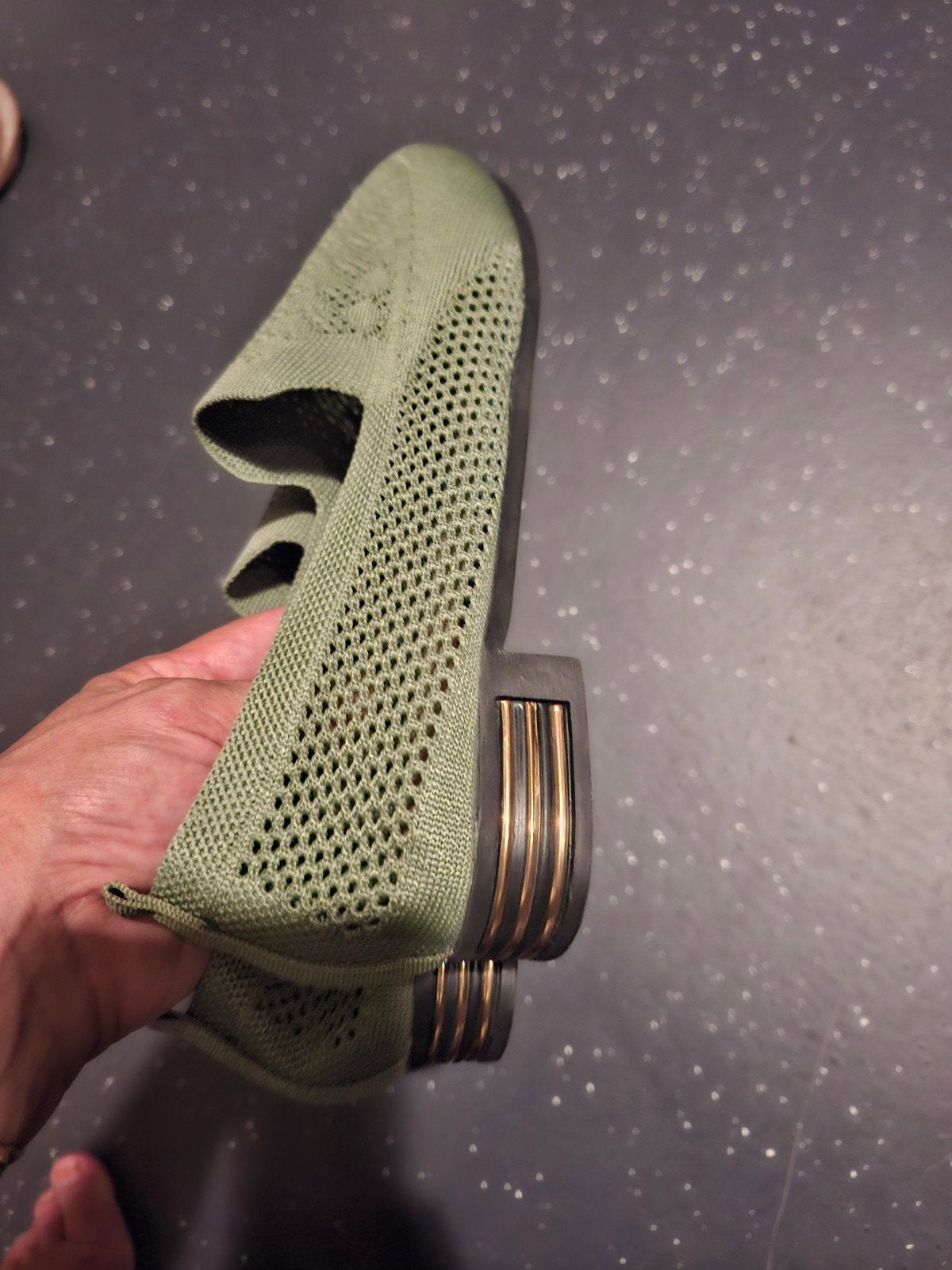 Groene instappers met open geweven patroon, Kleding | Dames, Schoenen, Zo goed als nieuw, Instappers, Groen, Ophalen of Verzenden