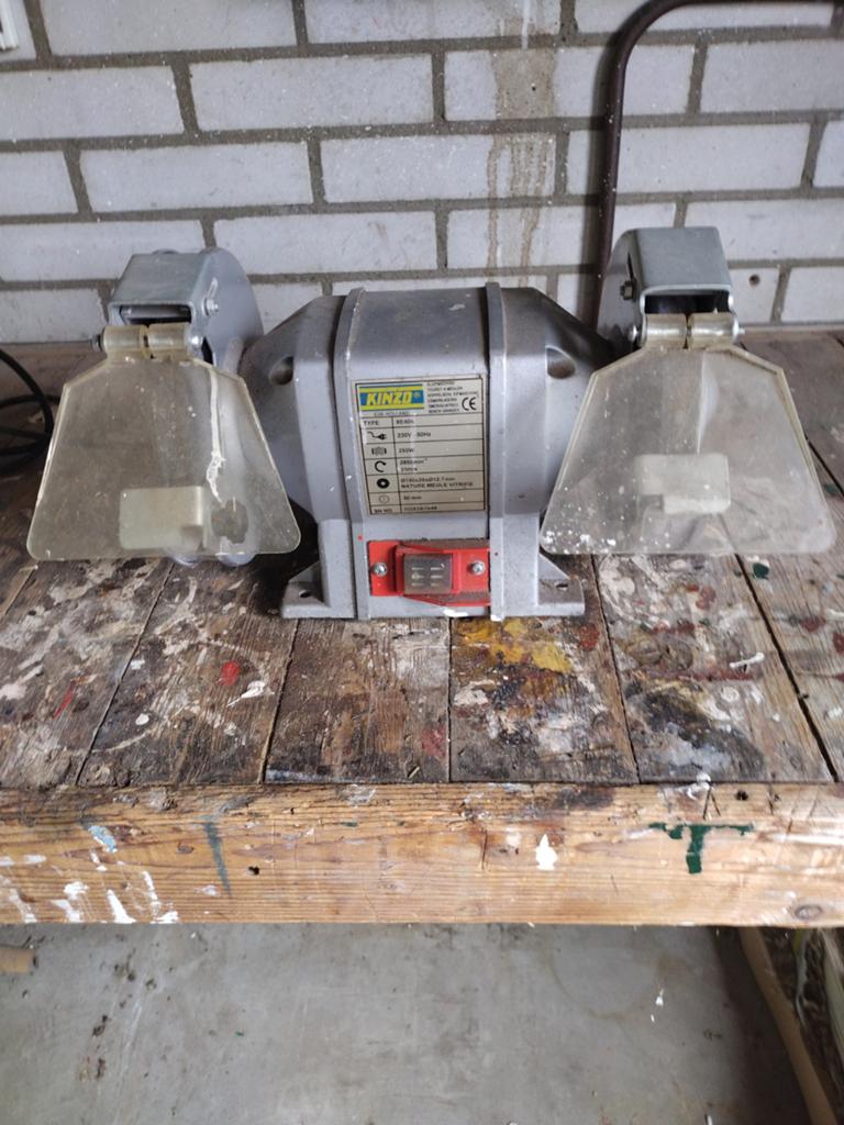 Kinzo Slijpmachine, Doe-het-zelf en Verbouw, Gereedschap | Slijpmachines, Ophalen, Gebruikt, Minder dan 700 watt, Werkbankslijpmachine