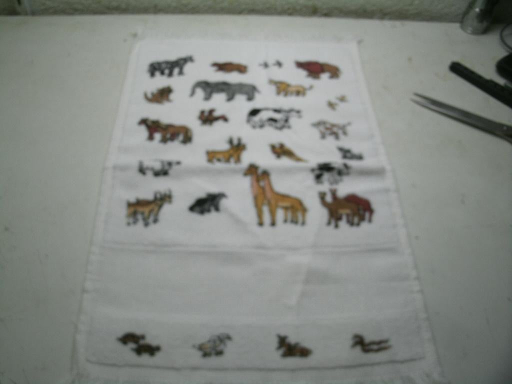 bg 95 doek 43x27 met beestjes 3,00  60 gr, Ophalen of Verzenden, Nieuw, Borduurpakket