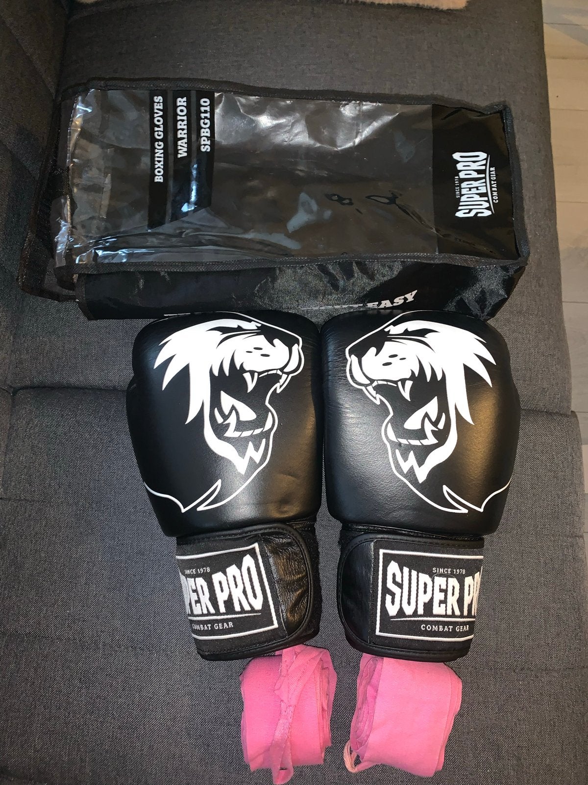 Super Pro Combat Gear Bokshandschoenen Zwart/Wit, Ophalen, Zo goed als nieuw, Bokshandschoenen