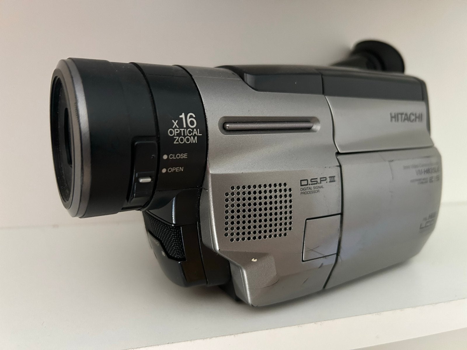 Hitachi VM-E338E Camcorder met 16x optische zoom, Audio, Tv en Foto, Videocamera's Digitaal, Gebruikt, Overige soorten, Ophalen of Verzenden
