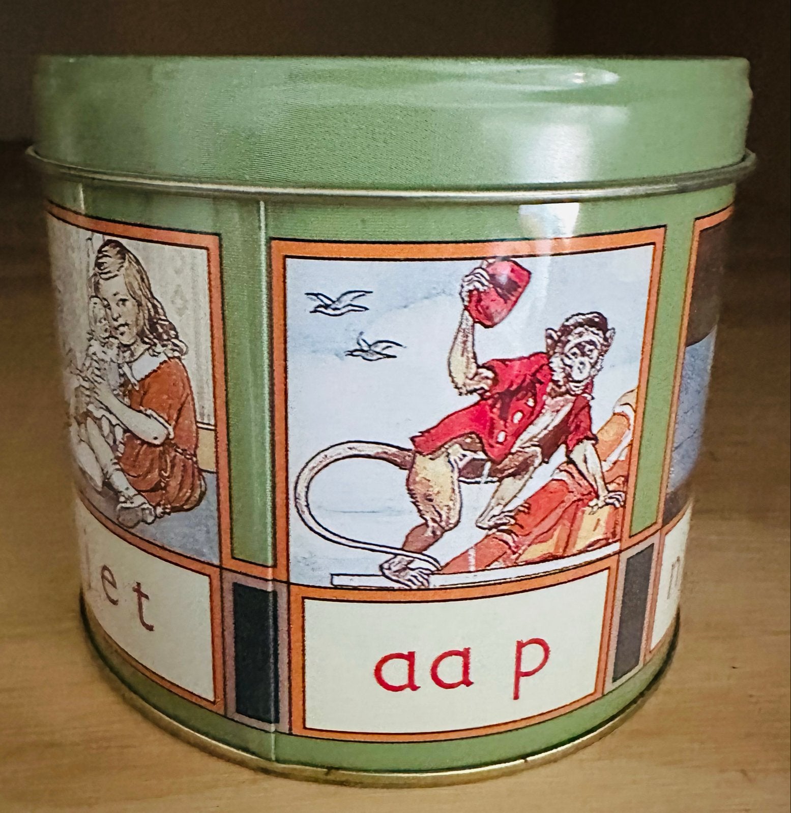 Vintage blikken trommel met aap en schoolplaat afbeeldingen, Ophalen of Verzenden, Gebruikt