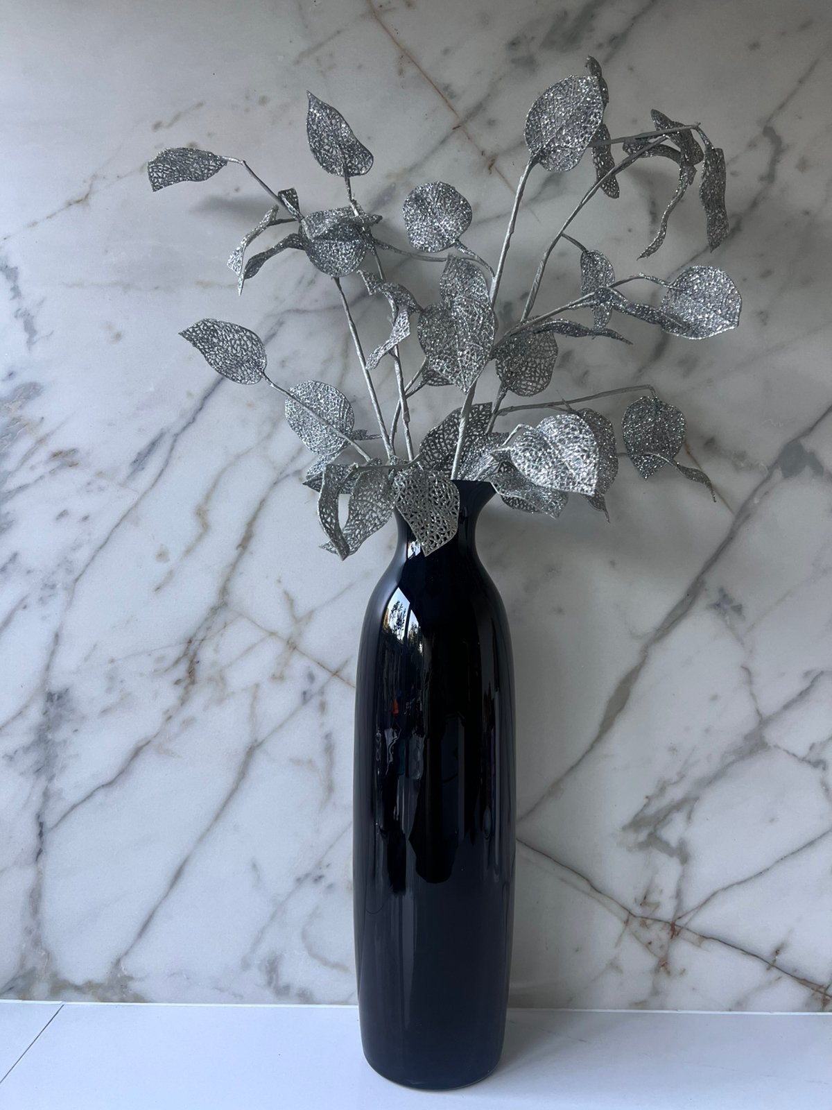 PRACHTIG ZWARTE CERAMISCHE FLES VAAS + ZILVERN KUNT BLAD TAK, Ophalen of Verzenden, Zo goed als nieuw, Zwart, Glas