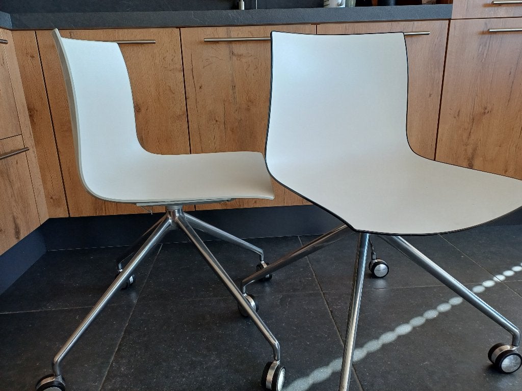 2 x Arper Catifa 46 Italiaans Design Bureaustoel samen € 100, Ophalen, Gebruikt, Wit, Twee