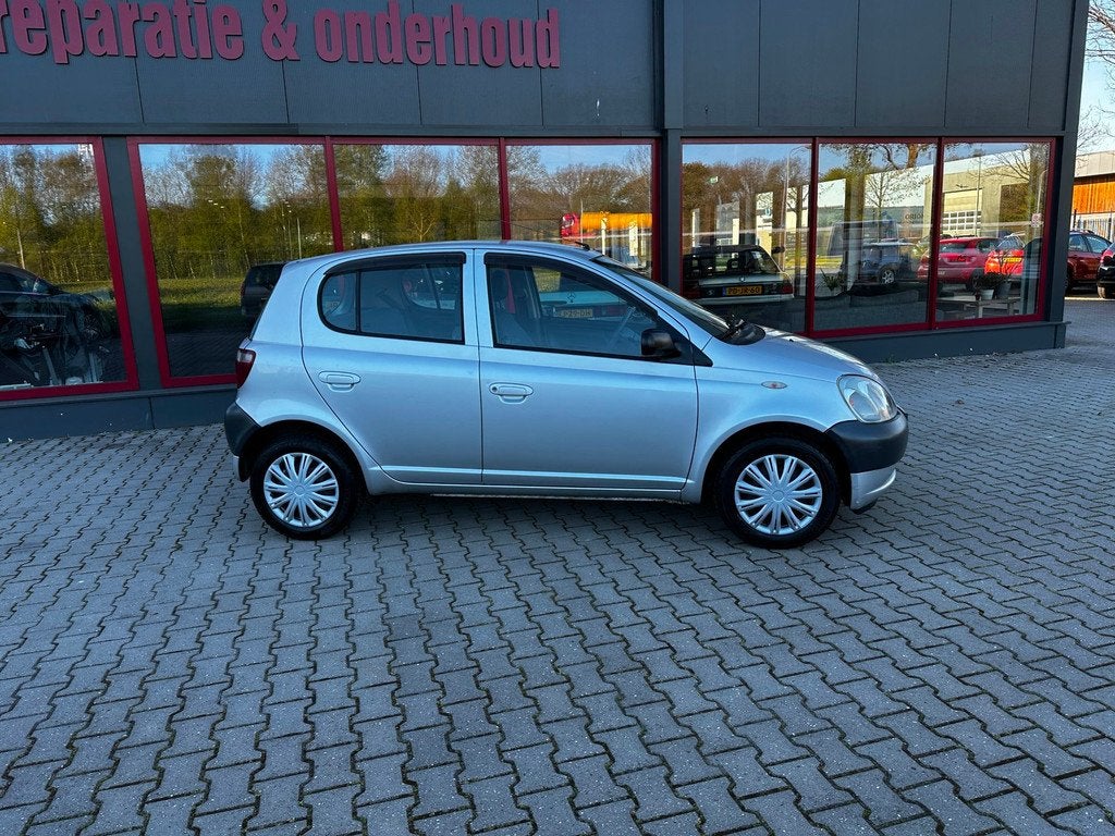 Toyota Yaris 1.0-16V VVT-i YORIN / NIEUWE APK / NAP / 5-DR /, Auto's, Toyota, Voorwielaandrijving, Gebruikt, 31 €/maand, 4 cilinders